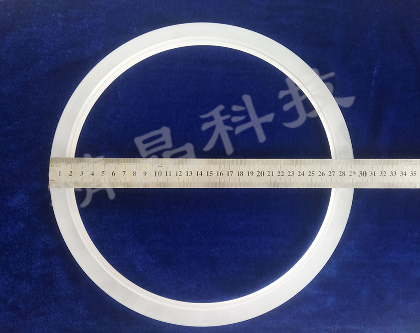 大口徑藍(lán)寶石圓環(huán)